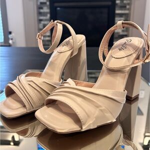 PINK LILY beige strappy heels. Women’s size 6. NWOT.